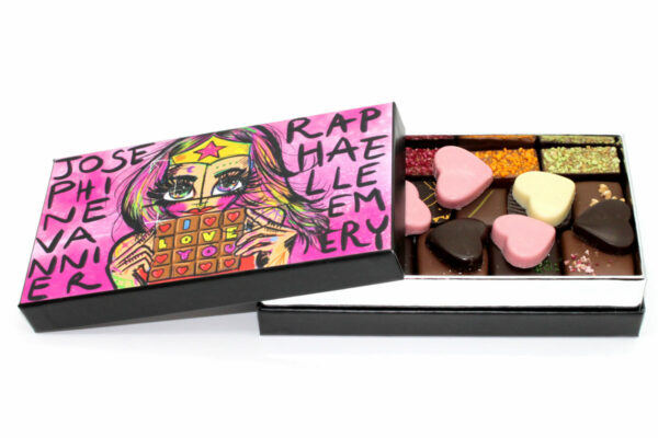 Ecrin Raphaëlle Emery garni d'un assortiment de chocolats – Image 3